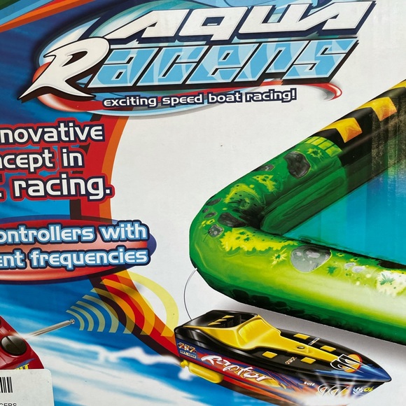 Aqua Racers- The Exciting Speed Boat R/C Toy- Two Speed Boats & Course- Open Box - Picture 6 of 13